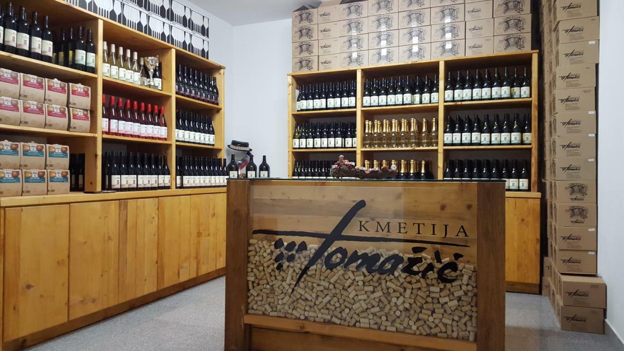 Апартаменти Kmetija Tomazic Vinska Klet - Winery Віпава Екстер'єр фото